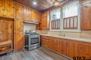 1419 N Sycamore St, Palestine, TX 75801 - Photo 12