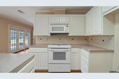 311 Savannah Dr, Tyler, TX 75703 - Photo 10