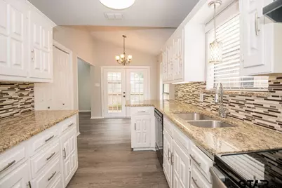 5811 Hollytree, Tyler, TX 75703 - Photo 12