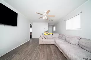 603 Waggoner St, Longview, TX 75604 - Photo 2