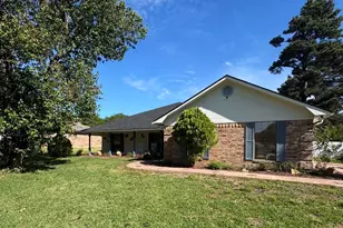 303 Linda Ln, Lindale, TX 75771 - Photo 2
