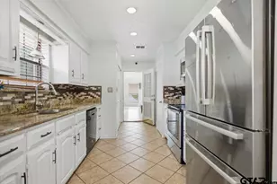 303 Linda Ln, Lindale, TX 75771 - Photo 10