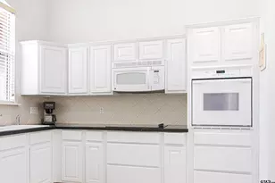 18737 Oakbrook Rd, Tyler, TX 75703 - Photo 10