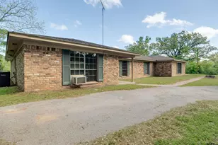 2015 Court Dr, Palestine, TX 75803 - Photo 1