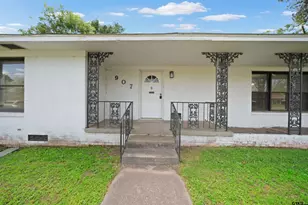 907 Henderson St, Jacksonville, TX 75766 - Photo 1