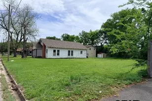 803 Kelly St, Jacksonville, TX 75766 - Photo 12