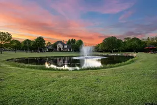 725 Locust Dr, Red Oak, TX 75154 - Photo 2