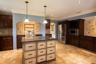 640 Beechwood Dr, Tyler, TX 75701 - Photo 8