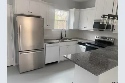 19213 Hillside Dr, Tyler, TX 75703 - Photo 2