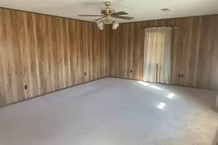 304 SW 6th St, Bogata, TX 75417 - Photo 6