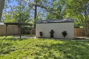 111 W Gay Ave, Gladewater, TX 75647 - Photo 32