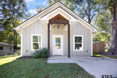 304 E Cottonwood, Overton, TX 75684 - Photo 1