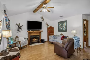 381 Knollwood Ln, Holly Lake Ranch, TX 75765 - Photo 8