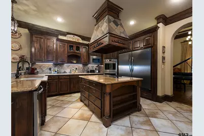 2025 Stonegate Valley Dr, Tyler, TX 75703 - Photo 8