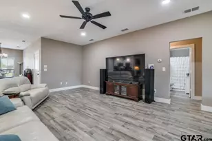 17409 Crossing Cir, Lindale, TX 75771 - Photo 12