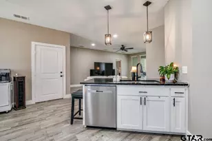 17409 Crossing Cir, Lindale, TX 75771 - Photo 8