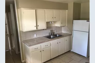 2011 Lee St, Tyler, TX 75702 - Photo 6
