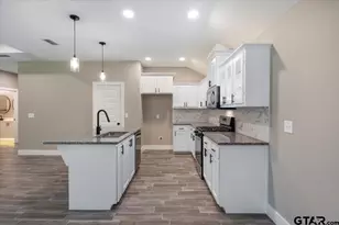 16226 Crossing Cir, Lindale, TX 75771 - Photo 8