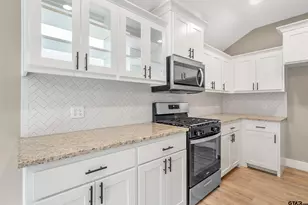 16418 Crossing Cir, Lindale, TX 75771 - Photo 8