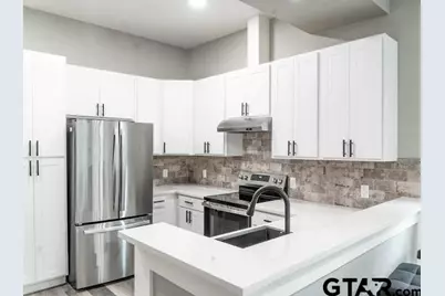 103 E Hillsboro, Tyler, TX 75702 - Photo 2