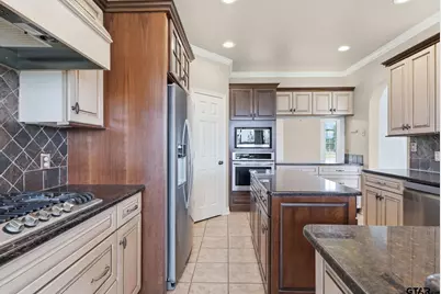 219 W Twin Creeks Trl, Troup, TX 75789 - Photo 12