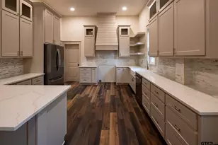 301 E Henderson, Overton, TX 75684 - Photo 16