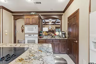 1101 Garden Park Cir, Tyler, TX 75703 - Photo 8