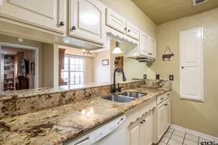 287 Hollybrook Dr, Kilgore, TX 75662 - Photo 8
