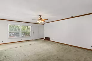 216 Hickory St, Gladewater, TX 75647 - Photo 4