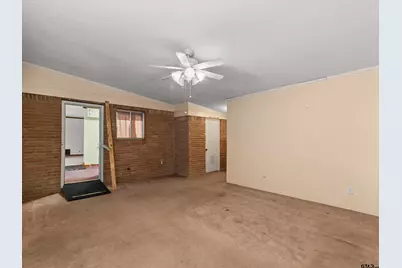 216 Hickory St, Gladewater, TX 75647 - Photo 14