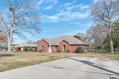 1511 Proctor Avenue, Mount Pleasant, TX 75455 - Photo 1