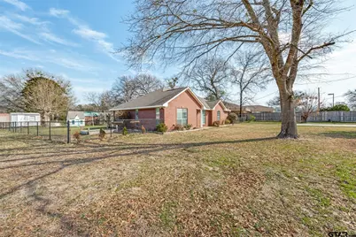 1511 Proctor Avenue, Mount Pleasant, TX 75455 - Photo 2