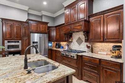 3903 Clarkway Place, Longview, TX 75605 - Photo 10