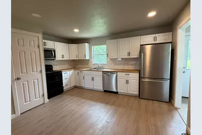 704 Lillian St, Wills Point, TX 75169 - Photo 6