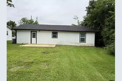 704 Lillian St, Wills Point, TX 75169 - Photo 2