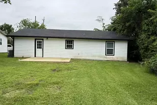 704 Lillian St, Wills Point, TX 75169 - Photo 2