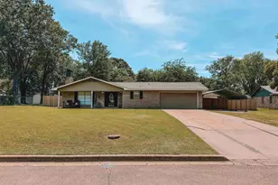 306 Kent Dr, Pittsburg, TX 75686 - Photo 1