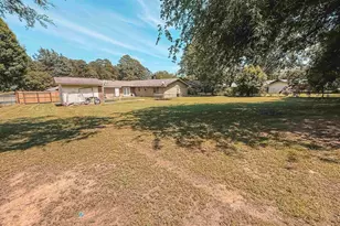 306 Kent Dr, Pittsburg, TX 75686 - Photo 2