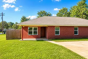 105 Beulah St Unit B, Troup, TX 75789 - Photo 1