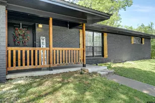 207 Lakeshore Dr, Palestine, TX 75801 - Photo 2
