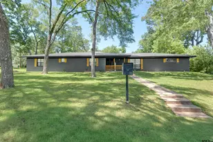 207 Lakeshore Dr, Palestine, TX 75801 - Photo 1