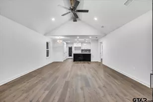917 Crosby St, Tyler, TX 75701 - Photo 2