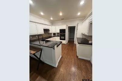 3204 Pebblebrook Cir, Tyler, TX 75707 - Photo 2