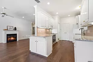 1906 Hollyglen Dr, Tyler, TX 75703 - Photo 12