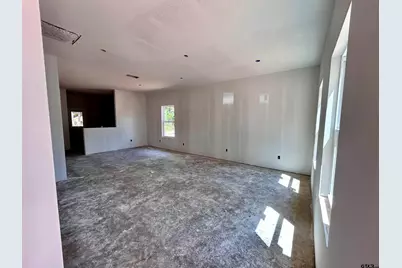 201 E Fleming, Longview, TX 75604 - Photo 2