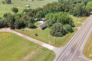729 W Broad St, Oakwood, TX 75855 - Photo 2