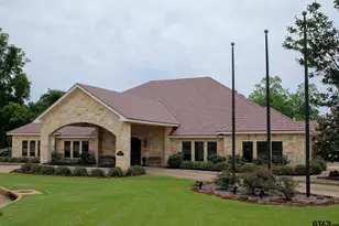 404 Wynn Dr, Jacksonville, TX 75766 - Photo 1