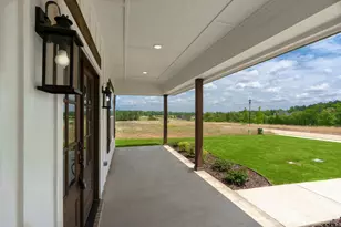 470 E Cupit Way, Gladewater, TX 75647 - Photo 4