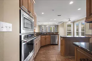 838 Carriage Dr, Tyler, TX 75703 - Photo 10