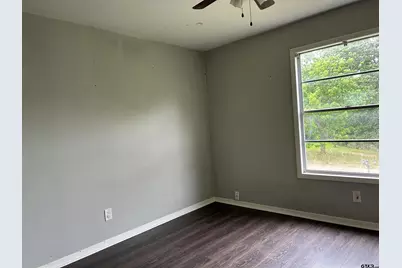 706 Inwood Dr, Palestine, TX 75801 - Photo 8